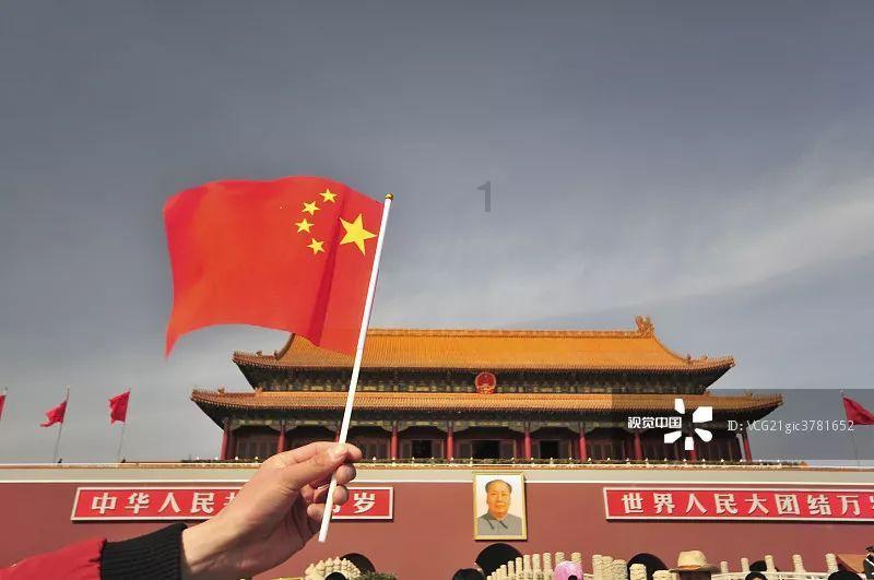 小鹏全新纯电轿车曝光，外观修长，内部代号f57